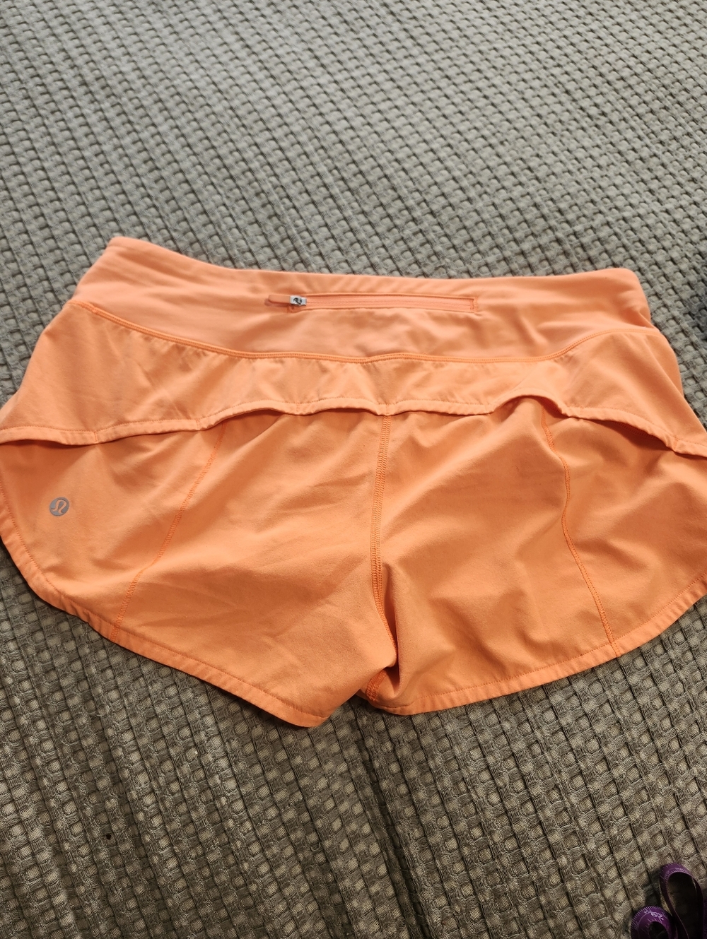 LULULEMON SPEED UP LOW RISE SHORT 2.5” SIZE 8" ORANGE COLOR - Picture 15 of 16